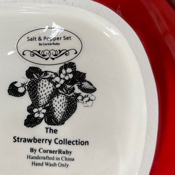 Strawberry 🍓 Red Ceramic Salt and Pepper Shakers with Strawberry Plate NWT - Picture 5 of 5